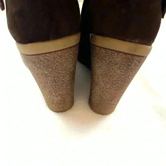 Marc Fisher Brown Suede “70’s” Rubber Wedge Faux Fur Top Buckle Boots Size 9M - Picture 13 of 16